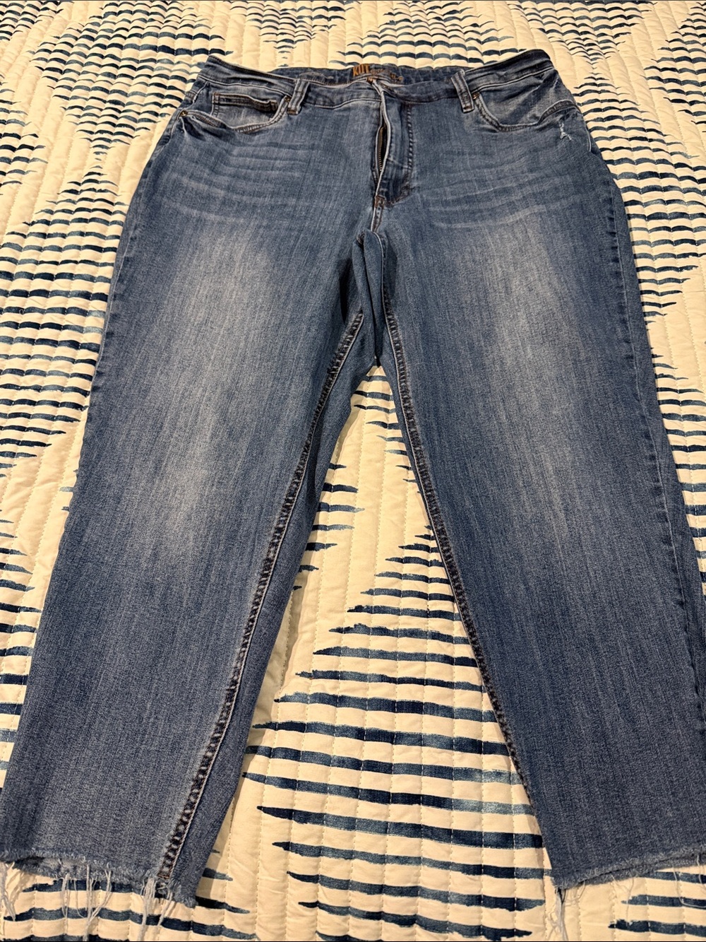 Kut from the Kloth Medium Wash Ankle Crop Jeans